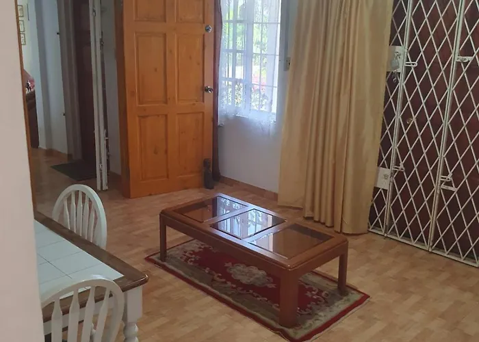 Rosewood Apartment *